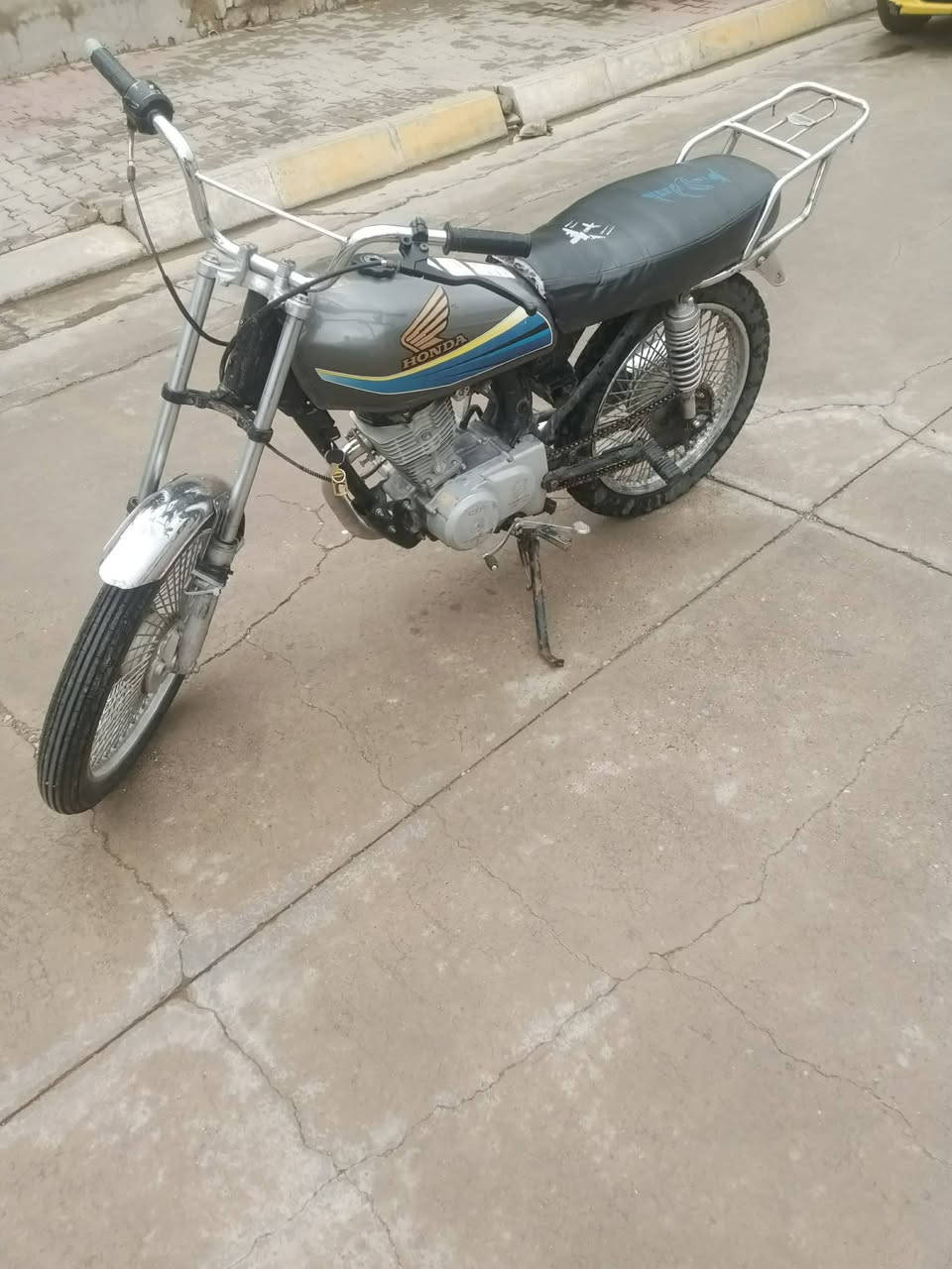 سلام عليكم للبيع دراجه محرك 22 نضافه فول اي نقص مابيها سعرها 280 وبيها مجال قليل  مكاني كركوك واسطي شراي خابر ***********
