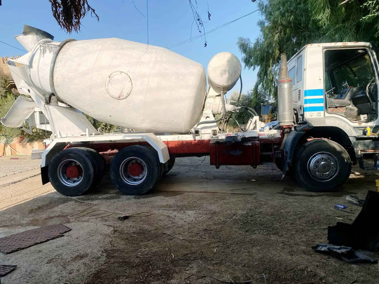 للبيع افيكو موديل 999 رقم بغداد مشروع وطني شرط التحويل سياره بل شغل مكينه شرط جدر 8 متر *********** السعر 150
