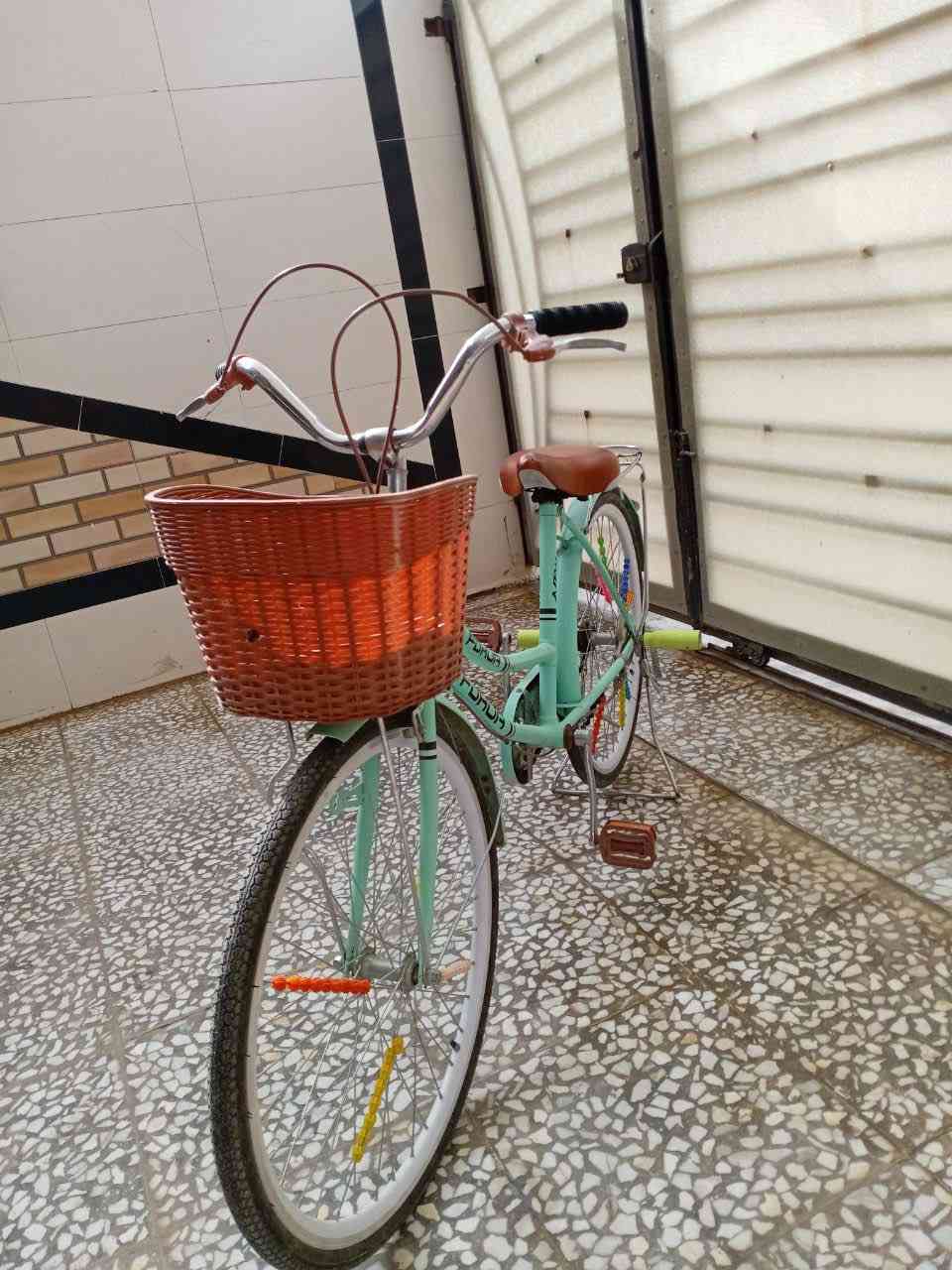 السلام عليكم بايسكل بناتي سمائي لون مميز اخو الجديد طك كارتون صارلي شهر من من مشتري اني شديته بيدي بالكارتون البايسكل اخذتة ب140وهسة مستعجل على بيعته السعر 90 ألف للاستفسار هذا رقمي ***********العنوان بغداد التاجيات قرب دائرة المرور
