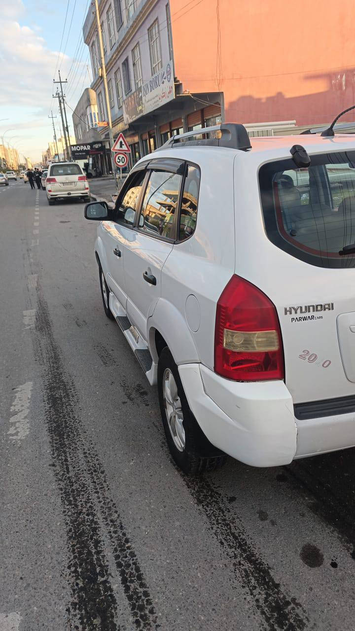 توكسن 2010 بدون صبغ رقم سنوية جديد كير محرك بشرط مو مفتوح طخم تواير جديد بيها تعديل بارد 2بسيط سعر110قفل ***********
