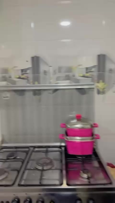 بيت للبيع تجاوز مساحه ٨٠ متر يتكون من غرفتين وصاله ومطبخ وصحيات عنوان الشعب قرب الاسواق المركزيه للاستفسار الاتصال ع الرقم ***********
