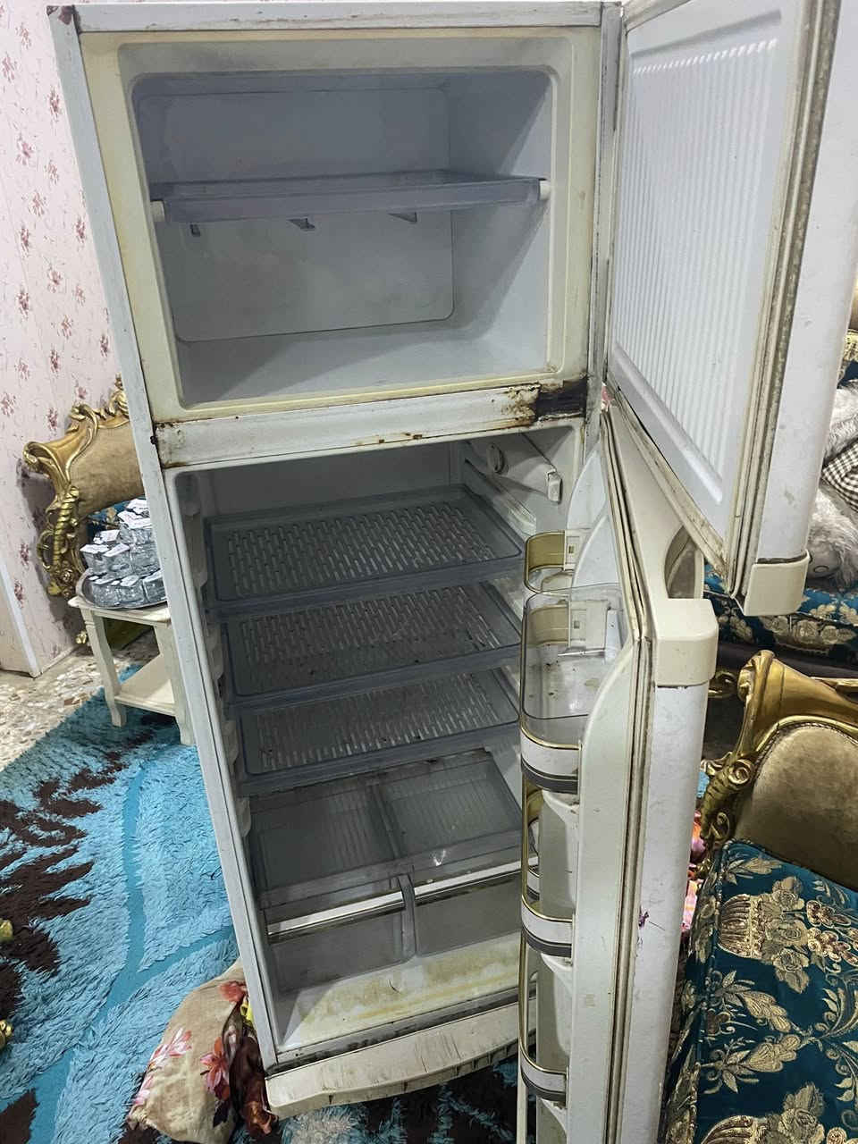 ثلاجة مستعملة شغالة 100% ماطور اصلي مكان بابل سعر 105 الف وبيها مجال
ثلاجة ارتفاع الفريز 44 عرض 32 العمق 41
الثلاجة الي تصير جوه
عمق 35 
48عرض
ارتفاع الثلاجة 101 
ارتفاع الثلاجة كلها فوك ال150 بين ال150-160

210 – 220 لتر

‭0786 023 5349‬ رقم
