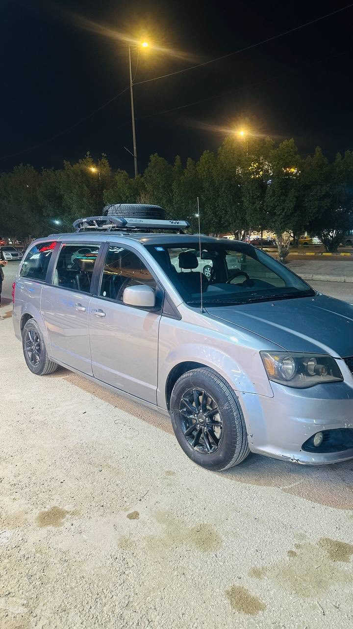 السلام عليكم دوج كرفان

موديل :2019

فئة GT اعلى فئة 

تشتغل بانزين وغاز بيها منظومة غاز كاملة تكدر تحول تمشي على غاز او بانزين 

ماشيه: 145,000

كشنات جلد تدفئة وتبريد

حساس اطارات

كراسي كهرباء

جام كهرباء 

٦ سلندر 

شاشه كار بلي 

شاشة وسطية

٧ راكب 

٣ قطع تبريد 

٥ ويل كب 

وبعد معروفة مواصفاتة اعلى فئة

السيارة رقم بغداد سنوية باسمي 

السعر  183 $ ورقه  وبيه مجال

مكاني النجف الاشرف 

للاستفسار اتصل على رقم 

 ***********
