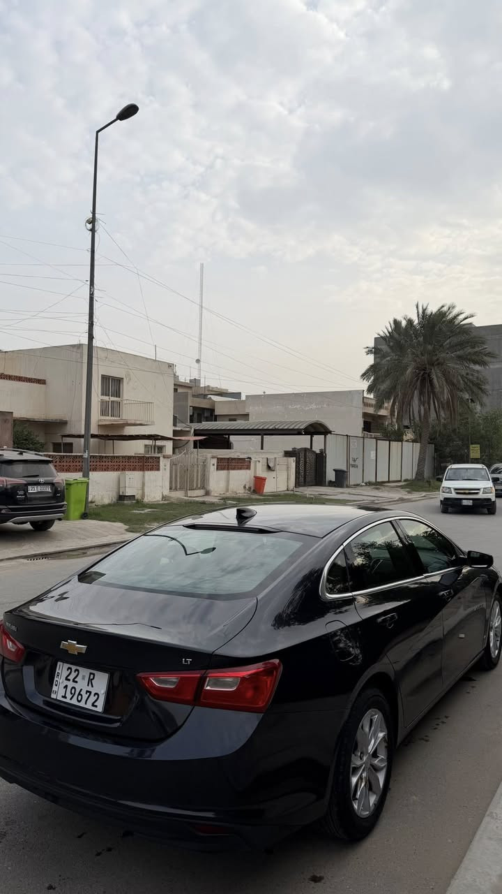 السلام عليكم 
ماليبو 2023 كلين تايتل 
مواصفات lt 
شاشه كبيرة
كامره دوارة
كراسي كهرباء 
تدفأه كشنات 
هندبرك كهربائي 
تحديد مسار 
رادار 
نقطه عمياء 
حساسات 
داتا شو 
سيارة جديده لك وعلى ايد وحده من امريكا وحيل نضيفة
بيها بارد قليل بلجاملغات الاماميه حيل قليل 
عارضها ب ١٣٧ وبيها مجال مكاني بغداد اليرموك 
***********
***********
