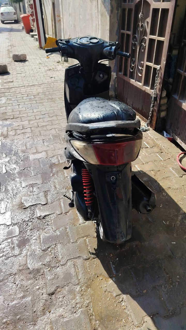 السلام عليكم من رخصه الادمن بسبب الوعود الكاذبه دراجه سكنس فحل شغاله نقص كابريتر فقط السعر 300  وبين مجال مكاني الحريه الثانيه قرب المدارس
ه ***********
