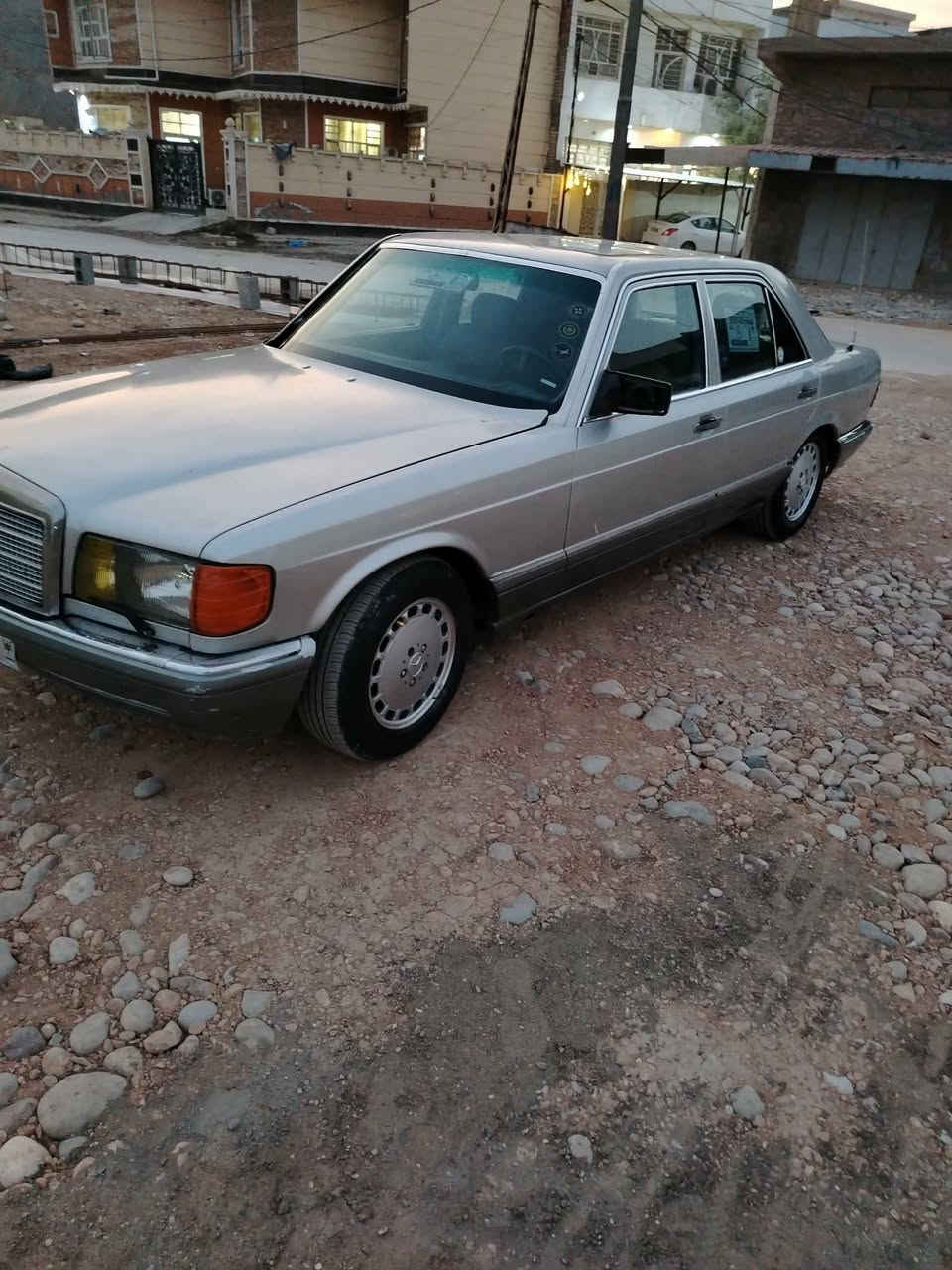 مرسيدس رئاسي موديل ٨٨. محور ففتي  مكينة وكير جدد صدر جديد. رقم أنبار مشروع وطني. نقص تبريد. مكاني ديالى بعقوبة ***********. السعر. ٤٥ وبيهة مجال.
