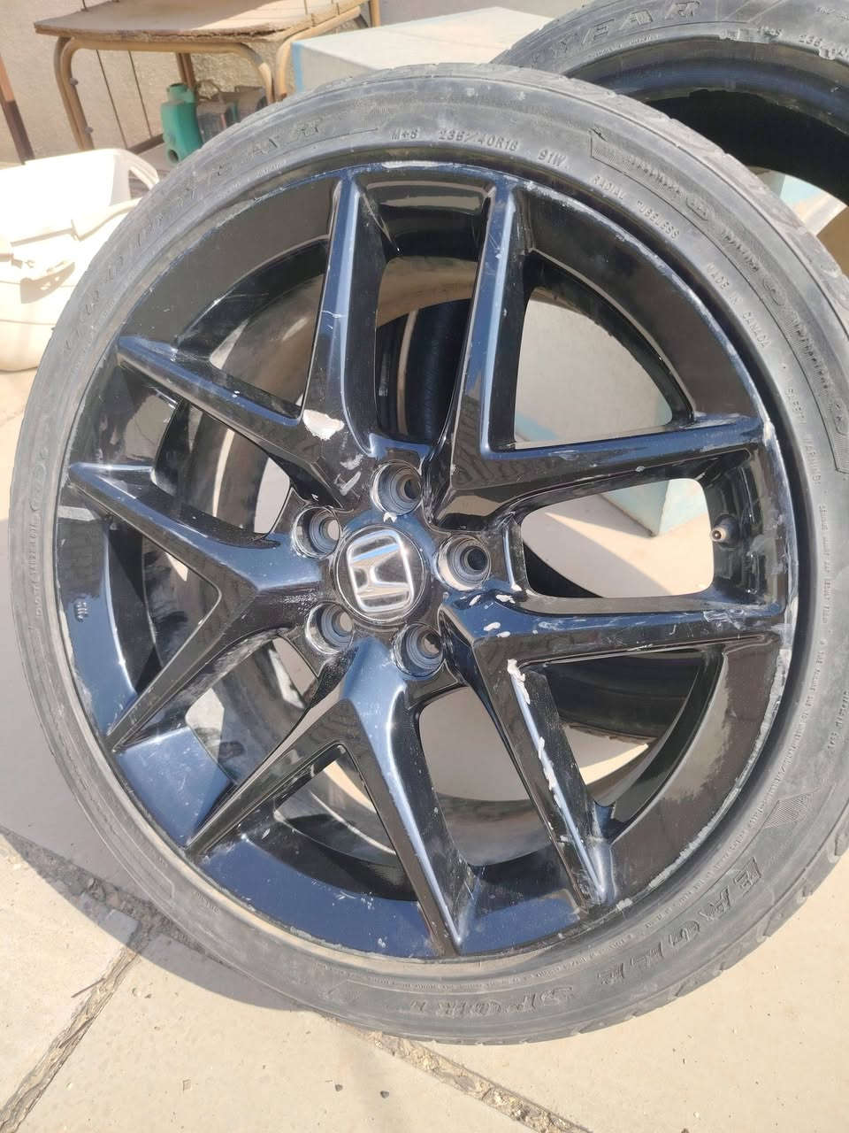 السلام عليكم
ويل و تايرين للبيع الويل مصلح حجم ١٨ مال سيفيك
***********
