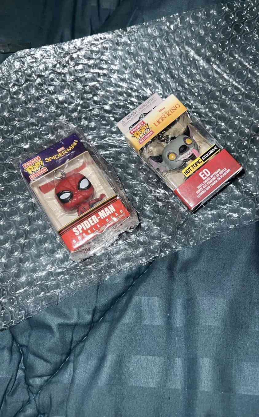 مداليات فونكو بوب اصليات اصليات!!!
سعر سبايدرمان 30
و الثاني ايد الضبع 25
شوف اسعارهن بالموقع واحجي
توصيل موجود


**إذا كنت صاحب هذا الإعلان وتريد حذفه لأي سبب، رجاءا أرسل رسالة إلى الدعم الفني**