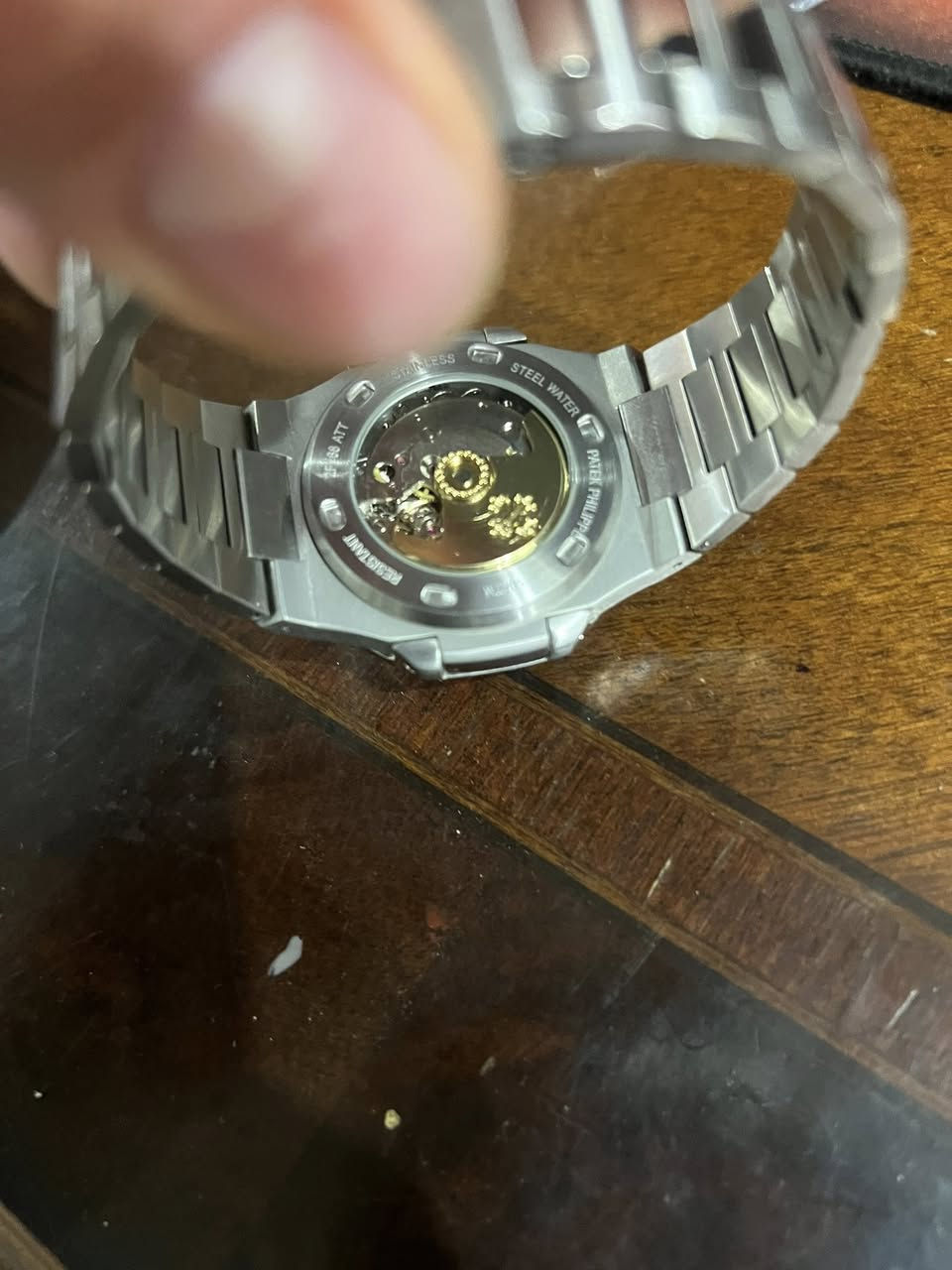 السلام عليكم
ساعة باتك فيلب اوتماتيك نظيفة مستخدمة قليل جداا 
علئ اول تم 85 الف 
توصيل موجود 
رقم الهاتف ***********
