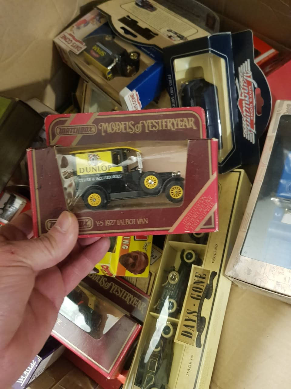 للبيع مصغرات سيارات انكلزيه صنع.     شلعه فقط.   سعر قطعه 10 الف. مكان بغداد شارع ن***********
