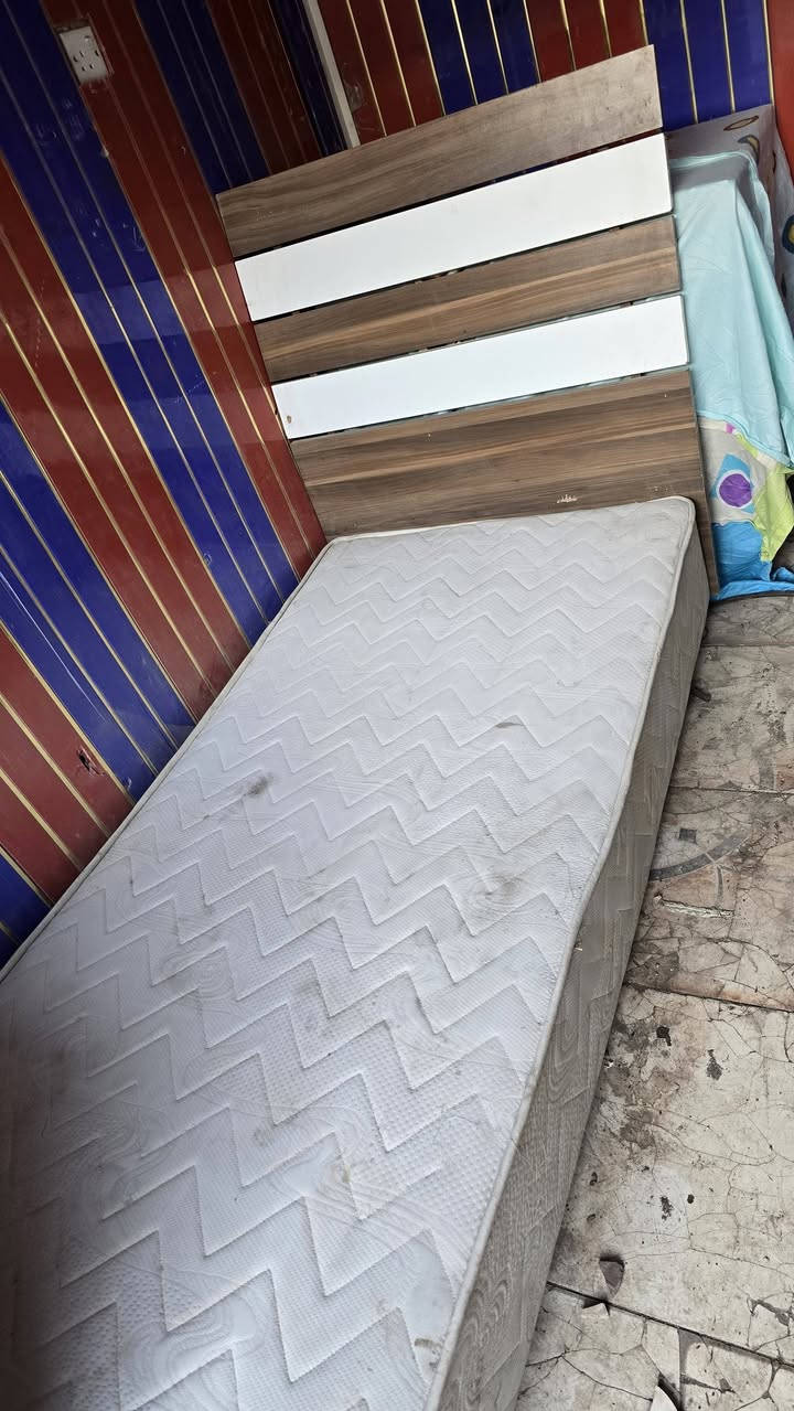 من رخصه الأدمن جربايه تركي دوشمه حديد ضهر خشب موديل حديث مستعمل قليل نظيف سعره ٣٠الف يتصل *********** ***********
