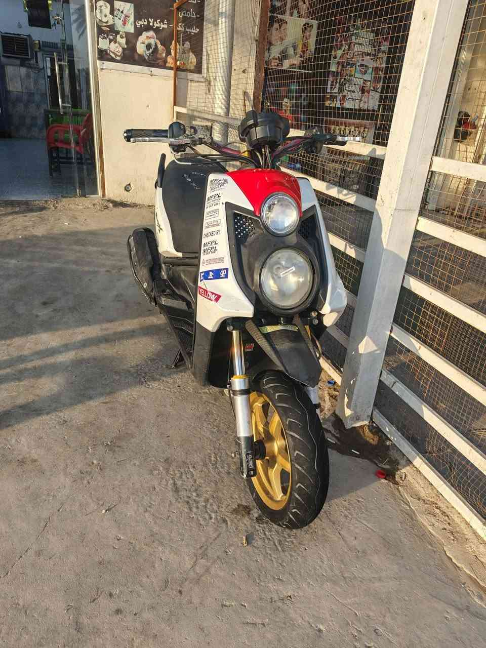 السلام عليكم للبيع سكنس جبلي موديل ١٤ كامله من كلشي مابيها نقص برغي شلعه معدل خير من الله  بيها تزويد  خارجي بلادي اجه من الرمبه صدر امامي يدات دبلات سبايدر خلفي بك لايت تزويد  اي  قطعه تجاري ماكو على فحص
السعر ٩٠٠ وبيها مجال 
مكاني حله حي الجزائر
***********
