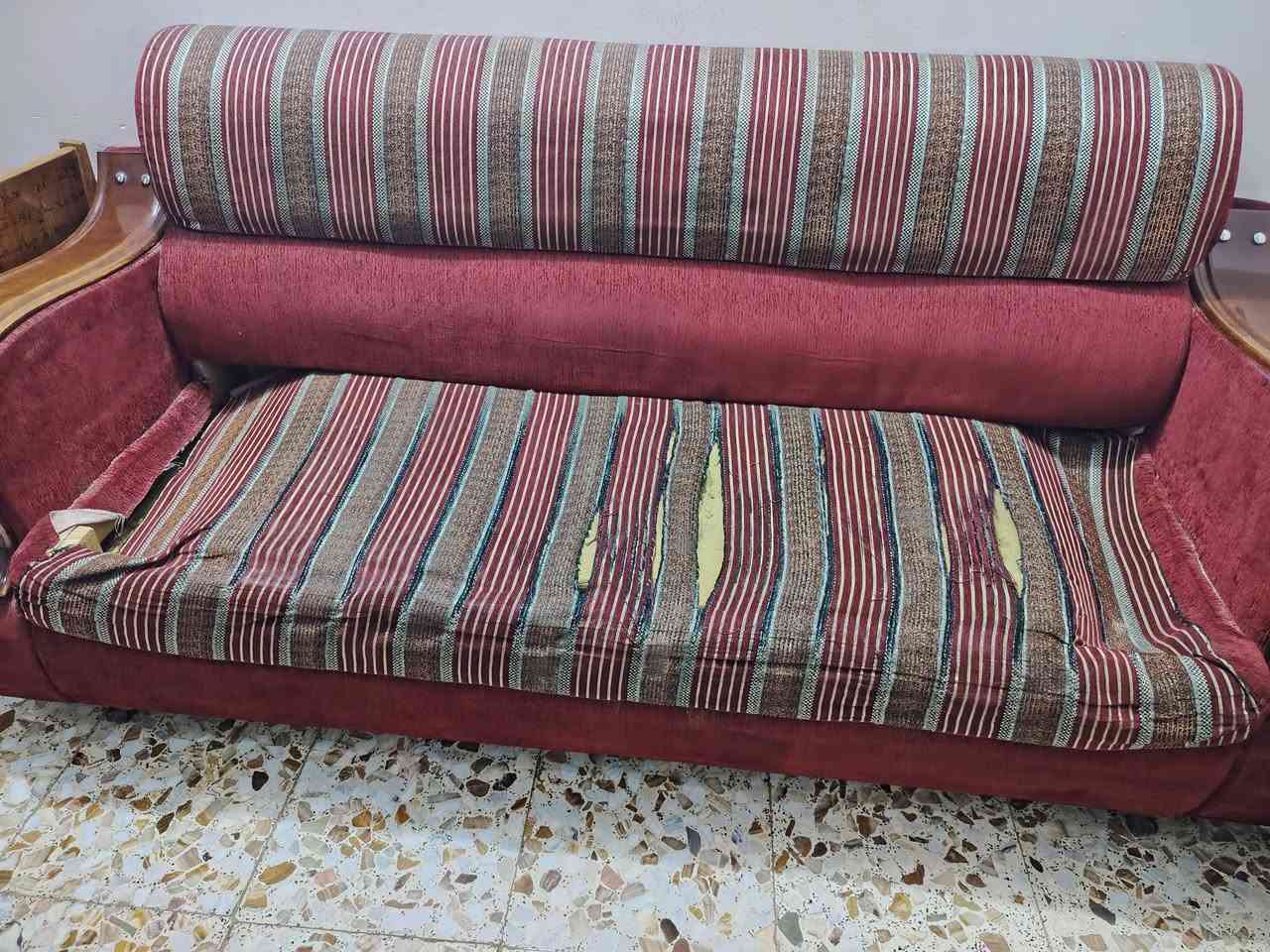 السلام عليكم عندي هذا تخم للبيع يحتاج دوشمه فقط امانة الله الخشب مالته من الزين وبس ذني يحتاجن دوشمه باقي قطع مابيهن شي اريده ب150 وبيه مجال من عيوني


**إذا كنت صاحب هذا الإعلان وتريد حذفه لأي سبب، رجاءا أرسل رسالة إلى الدعم الفني**
