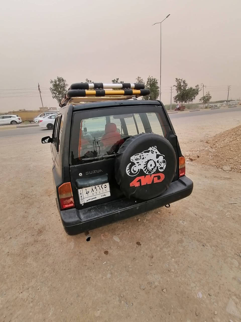 السلام عليكم سازوكي موديل 1995
لون زيتوني
كهربائيات كلها شغاله
تاير اخو الجديد صار 4اشهر شادهن ويل كلب
محرك شرط 
كير فور ويل
السعر 38 وبها مجال اشويه 
السياره خير من الله مكانها واسط العزيزيه

***********
موجود واتساب
