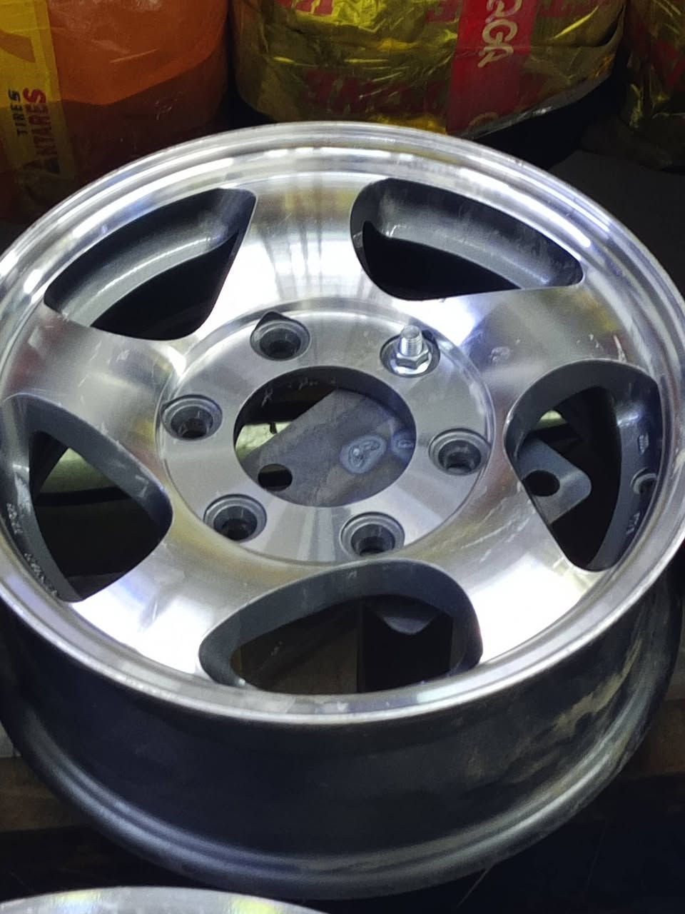 السلام عليكم يتوفر ويل كب ٦ استد حجم ١٤ وحجم ١٥ السعر ١٧٥ الف زورو موقعنا شارع فلسطين مجاور كنافه القدسي خدمات العالميه يوجد خدمه توصيل كافه المحافظات ***********
