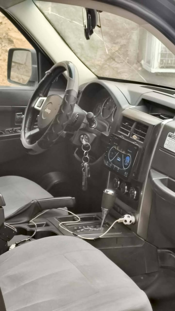 جيب ليبرتي موديل 2009 بسمي جاهزه من كلشي مراوس إو بيع سعرها 
90 ورقه بيها مجال لشراي 
***********
***********
