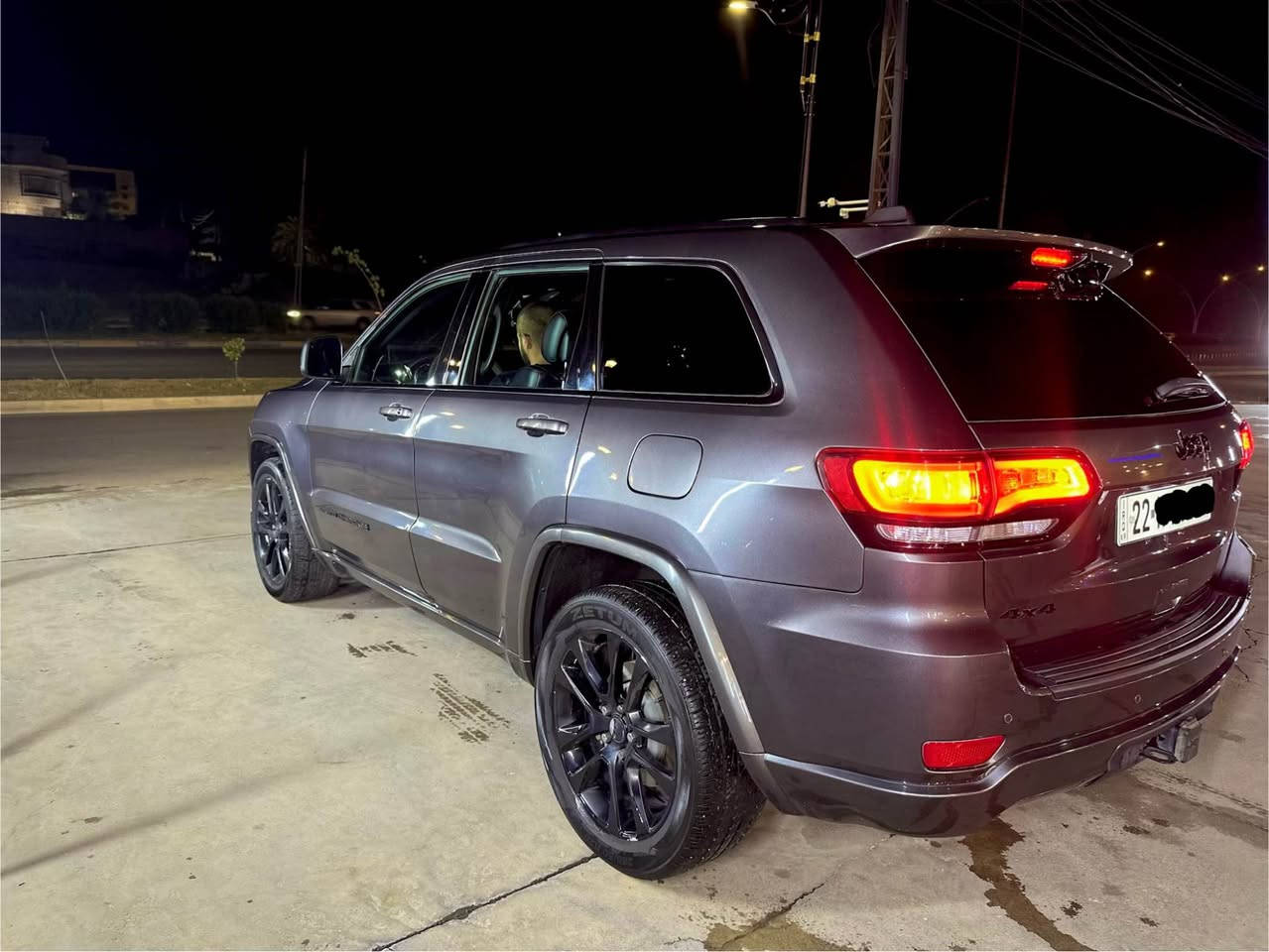 Jeep Grand Cherokee Laredo 2021
بلاك توب 
🔹 موديل 2021
🔹 محرك 3.6 V6
🔹 دفع رباعي 4x4 Auto 
🔹 ممشى 48 ألف فقط
🔹 لون نفطي
🔹 فتحة سقف كهربائية
🔹 مقاعد شاموا كهربائية مع تدفئة
🔹 تشغيل ودخول ذكي (بصمة)
🔹 صندوق خلفي كهربائي
🔹 رادارات أمامية وخلفية وجانبية
🔹 حساسات أمامية وخلفية
🔹 نظام المحافظة على المسار (Lane Keep Assist)
🔹 تنبيه الخروج عن المسار
🔹 نظام التحذير من الاصطدام
🔹 كاميرا خلفية
🔹 مثبت سرعة
🔹 شاشة وكالة كبيرة

حالة السيارة:
✅ بابان تبديل شركة بنفس اللون الأصلي للسيارة بدون صبغ
✅ جامغ مع الدوسة صبغ فقط
✅ مكينة وكير شرط
✅ السيارة نظيفة جداً كفالة عامة من كلشي 

💰 السعر: 23,900 دولار (239 ورقة) فقط

📞 للتواصل: *********** موصل, نينوى
