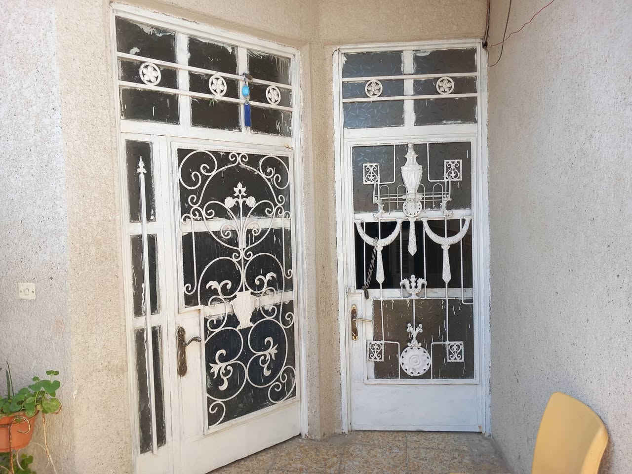 دارزراعي للبيع الامين الثانيه النفط خلف اسواق كرارالوائلي منطقه خدمات كامله مي مجاري تبليط
مساحه البيت١٠٠ متر جبه٥مترالنزال٢٠ متر مدخلين الطابق الارضي استقبال وصاله ومطبخ وخدمات وغرفه نوم سويت مع ترك خلف البيت .كامل سيراميك كاشي بياض.
الطابق الثاني غرفوين نوم وصاله وحمام نقص بياض وكاشي الاتصال *********** السعرمناسب.
حالياًالبيت فارغ يعني تتكاتب وتستلم البيت
