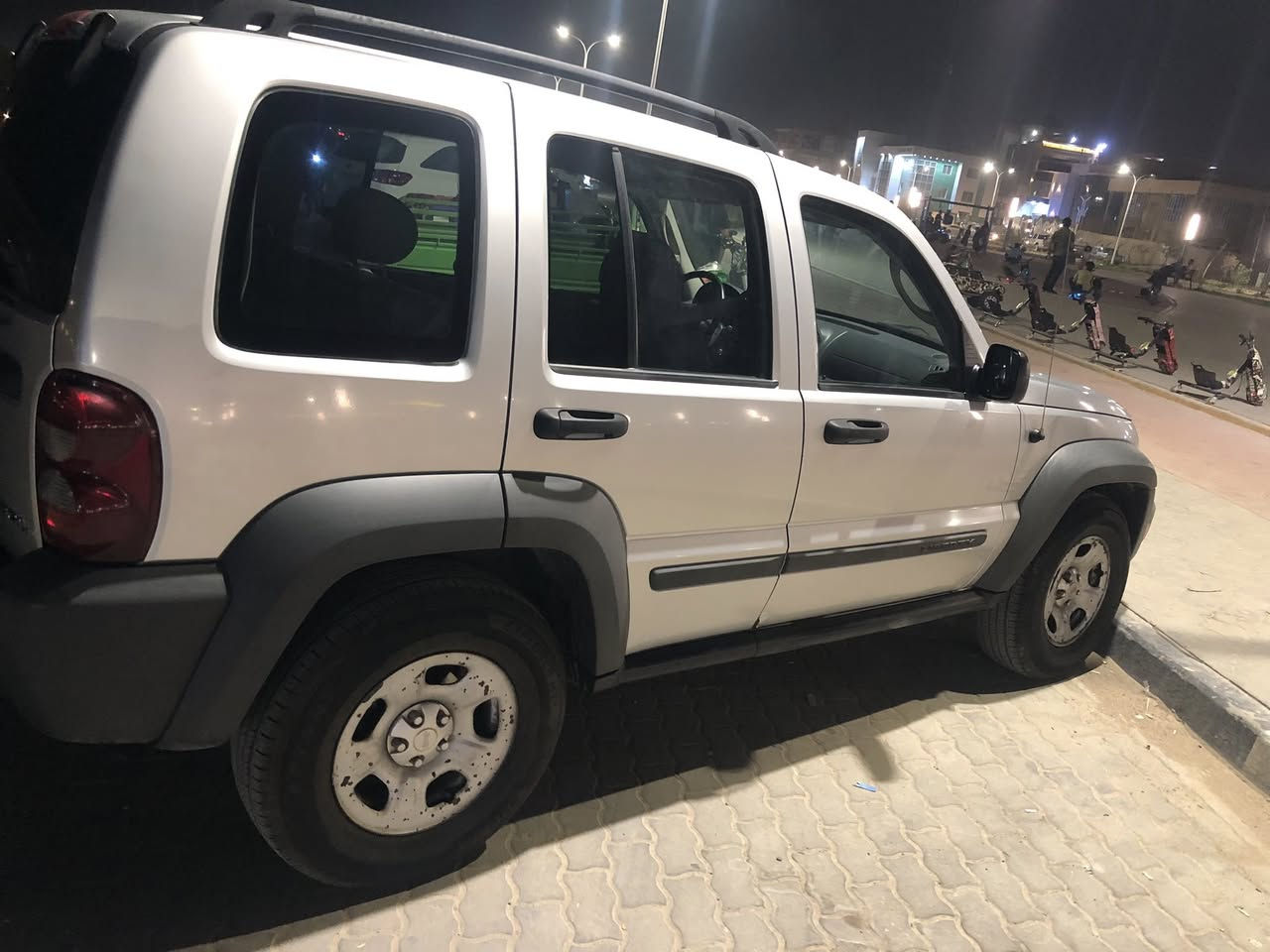 السلام عليكم
جيب ليبرتي موديل 2007 

ماشية 98 الف 

سنوية بأسمي والرقم جديد 

السيارة جاهزة من كلشي و نظيفة كلش لا قطع تبديل ولا بيها حادث 

تايرات جديدة ومنظومة تبريد جديدة 

السعر 90 وبيها مجال شوي

للتواصل واتساب او الاتصال 
 ‭‬ ‭0773 558 6880‬
