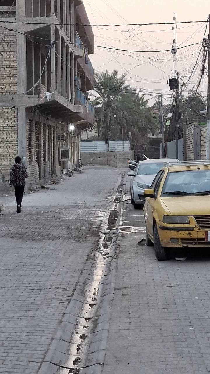 السلام عليكم بيت للبيع  الشعلة شارع افران الضياء المساحه 100 م واجهية 10 ونزال 10 ويحتوي على خدمات كاملة من ماء ومجاري وكهرباء ومقرنص الشارع شاهد الفيديو البيت كامل مناقصه اي شئ السعر  125 وبي مجال للأستفسار اتصل على هذا الرقم بي واتساب ***********
