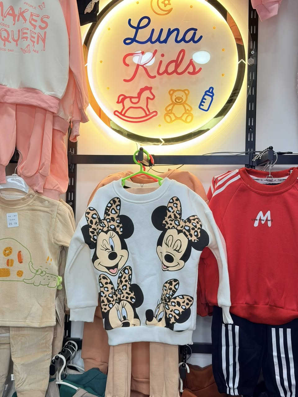 الملابس الربيعية الأنيقة 🌸
موديلات حلوة تناسب الجو المعتدل والربيعي، أقمشة خفيفة ومريحة وتصاميم مرتبة تناسب الذوق الجميل

✨ أحدث الموديلات وبأسعار مميزة

️ تنبيه:
بعض الموديلات بقت منها قطع أخيرة، وأكو قطع متوفرة حالياً لكن الكمية محدودة، فـ لا تضيع الفرصة
العنوان📍:التعليم العالي أمام تيم مارت صيدلية وفر داخل العمارة 
للطلب والاستفسار:ارسال رسالة✨


**إذا كنت صاحب هذا الإعلان وتريد حذفه لأي سبب، رجاءا أرسل رسالة إلى الدعم الفني**