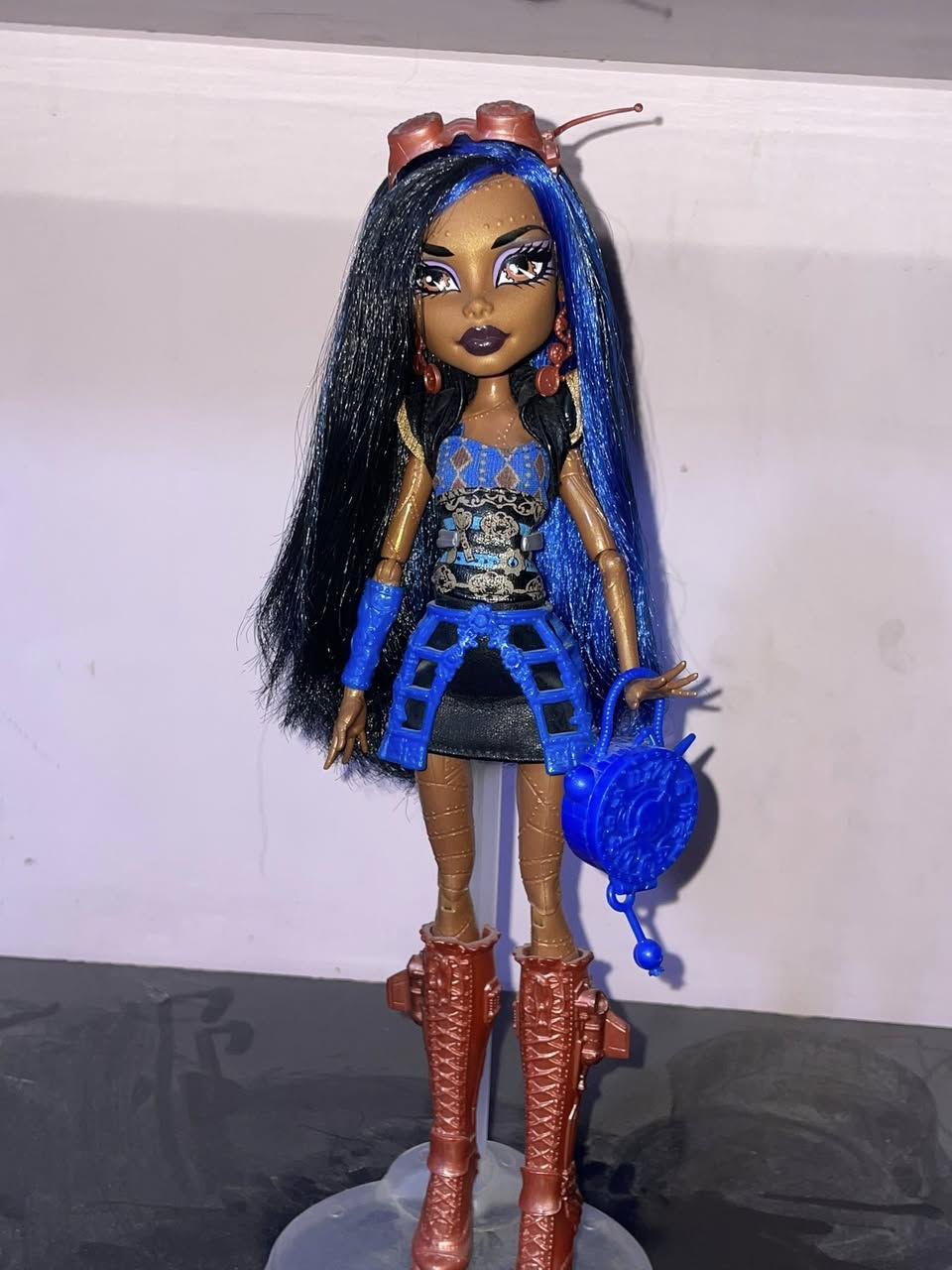 متوفر للمزاد لعابة مونستر هاي شخصية روبيكا ستيم (Robecca Steam) الاصدار الاولي اصدار 2012، القطعة نادرة صعب تتحصل وبحالة مناسبه موضح كلشي بالصور. مغسولة يدوياً شعرها نظيف خالي بالكامل من الصمغ. يجي وياها ستاند، اعرف هواي رح يريدوها وما اعرف بشكد ابيعها فا رح اعرضها مزاد وابيعها اعلى سعر. متوفر توصيل كامل العراق.

ملاحظة : كاملة بالكامل مع الجنطة


**إذا كنت صاحب هذا الإعلان وتريد حذفه لأي سبب، رجاءا أرسل رسالة إلى الدعم الفني**