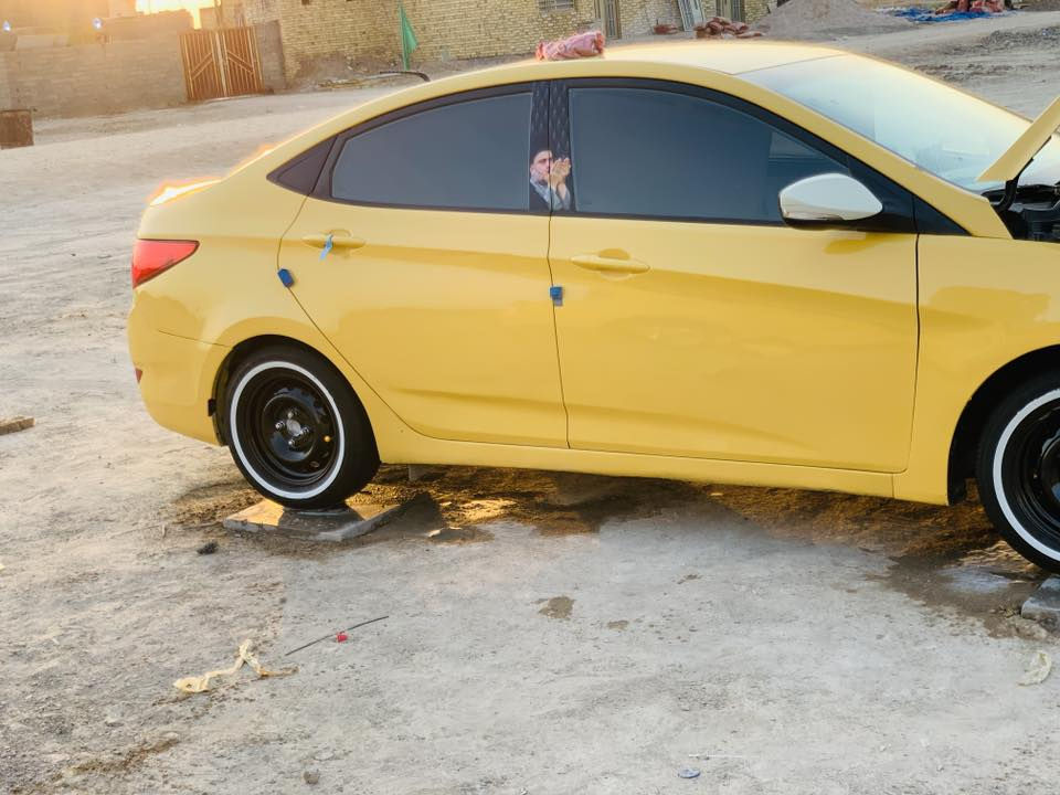 سلام عليّكم هونداي اكسنت موديل 16وارد امريكي سياره جاهزه مكينه كير تبريد حداديه طخم تاير كبل الشارع وبالعافيه على ياخذها رقم بغداد انكليزي بسمي مداور مكان سياره ناصريه مركز والسعر 90وبيه مجال حك الجيه رقم الهاتف ***********
