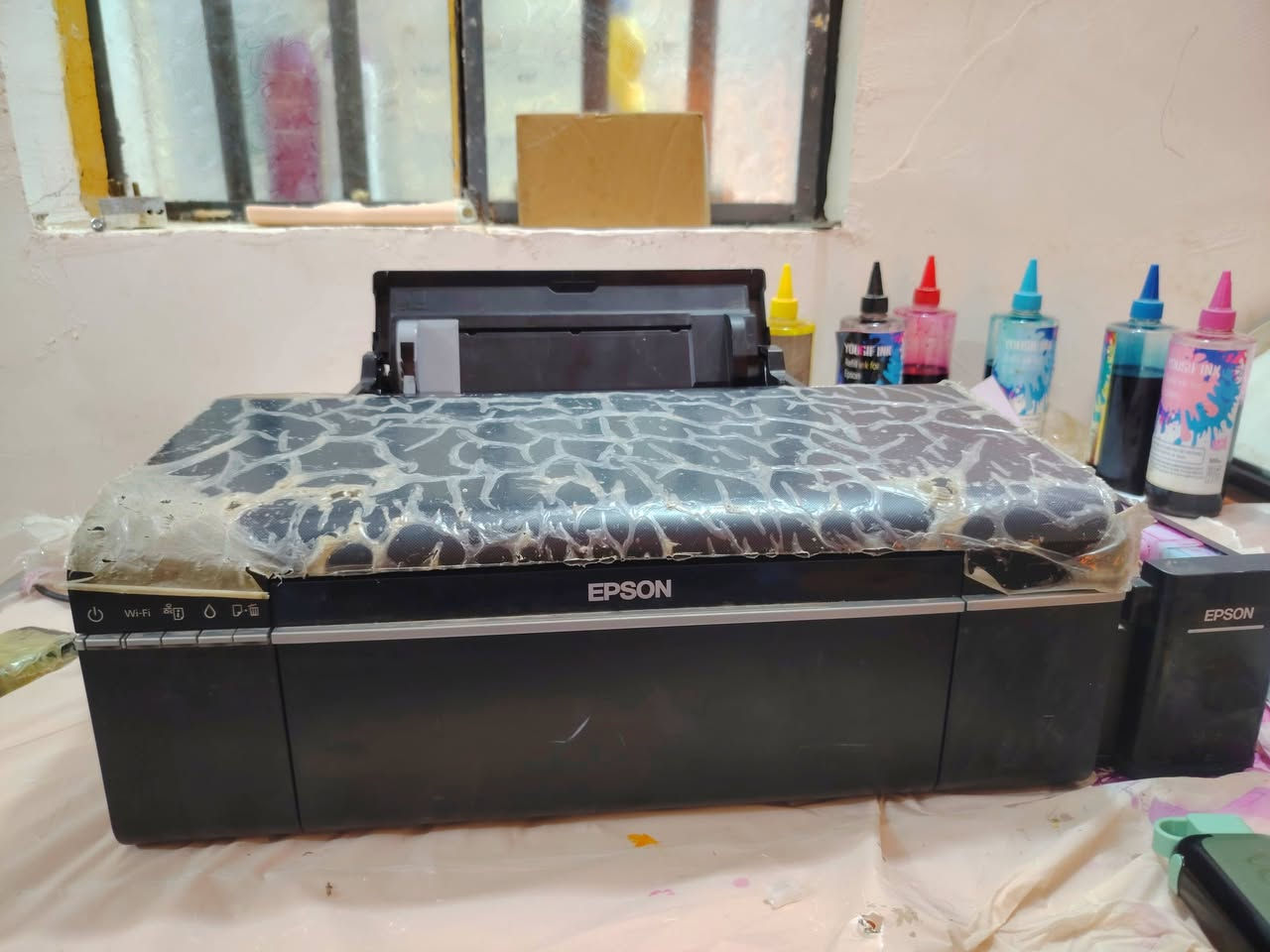 السلام عليكم 
طابعة ايبسون L805 نضيفة بس الهيد عاطل لأن متروكة اكثر من سنة.. ابيعها بدون هيد.. وايضا البلاستيكة الامامية اللي يطلع عليها الورق ضايعة مكانها مأشر بالصور...
السعر 50 الف... مكاني ديوانية... واكو توصيل للي يريد


**إذا كنت صاحب هذا الإعلان وتريد حذفه لأي سبب، رجاءا أرسل رسالة إلى الدعم الفني**
