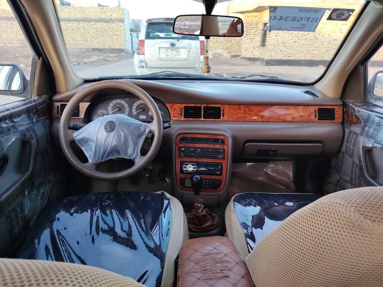 السلام عليكم للبيع سمند موديل2011سياره جديده محرك كير حداديه كله جديد تخم تاير تبريد كهربائيات كلهه شغاله  
رقم بغداد سنويه مجدده دواخل  جدد بيهه ضربه بل جاملغ الخلفي بصيطه ما واصله لداخل الباقي كفاله
 السعر ب ٣٥ وبيهه مجال العنوان الديوانية 
رقم التلفون ***********
