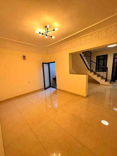 🏠 بيت للإيجار – مساحة 80 متر
📍 المنصور / حي المتنبي / خلف مول المنصور 

👨‍👩‍👧‍👦 سكني (عوائل)
🏢 أو تجاري (شركات)

🔑 مجهز كاونتر وسبالت

✨ المواصفات:
🛋️ صالة
🍽️ مطبخ
🛏️ 3 غرف نوم
🚿 صحيات

تصويرة متوفر 
📞 للاستفسار والتواصل: ***********
