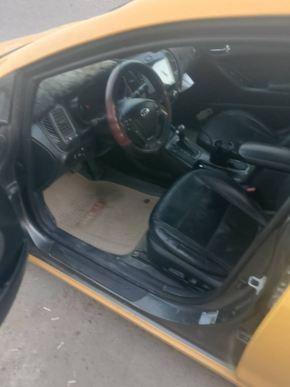 السلام عليكم فورتي 14 سيارة خير من الله للبيع فقط بسمي هزة جديده نص تخم تاير جديد ضربه مثل مثل ما موضح بل صور واكو ضربه بل صندوق صفحه السائق مكان بغداد الحسينيه مال راشديه سعر 102 وبيه مجال ***********
