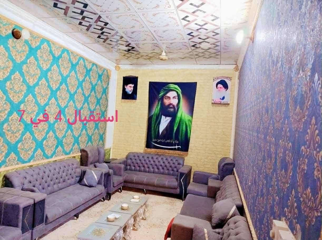 بيت للبيع ناصرية مدينة الصدر مساحة 125 متر طابقين الاول يتكون من غرفه وصاله وهول ومطبخ واستقبال وصحيات والثاني غرفتين كبار وصاله جبيرة ومطبخ وصحيات ومخزن البيت بالفرع مقابيل جامع الامام علي البيت مرتب وخارطتة كلش حلوه وارتفاع متر عن الشارع والبيت أعله البيوت الموجوده بالشارع استفسار اكثر خاص او على الرقم *********** واتساب مفتوح على المبادرة ماابيع
