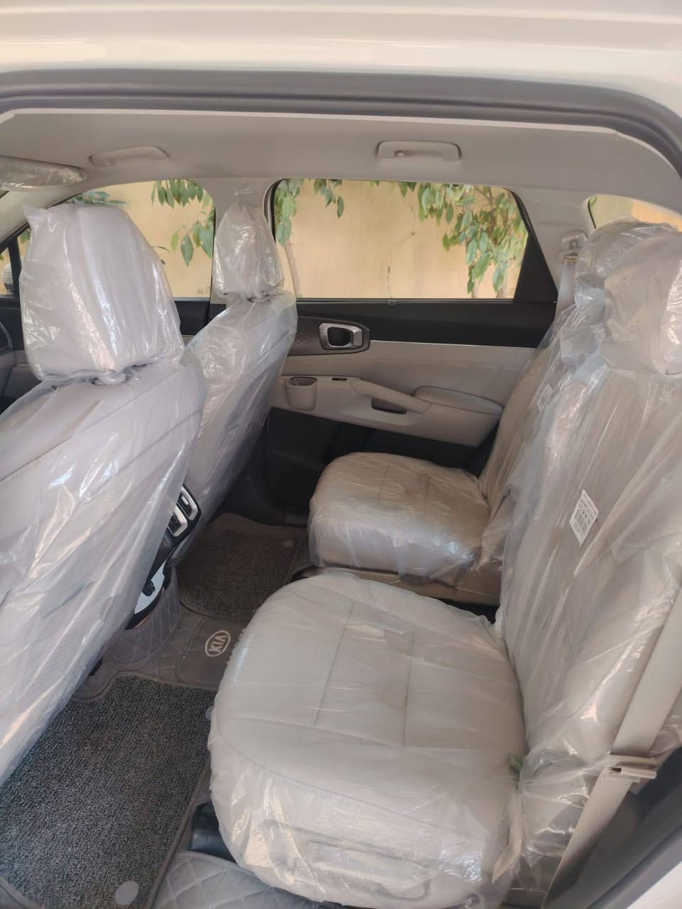 للبيع سورنتو 2025 ماشيه 7000 فول موصفات ماعدا البنورما سياره منفصل مو متصل الاستفسار عل هذا الرقم ***********
