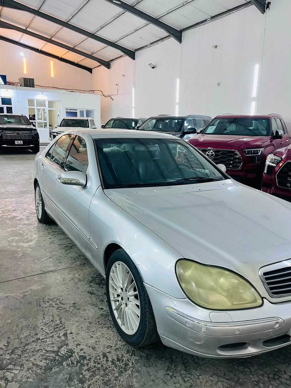 للبيع مارسيدس نوع غواصة موديل 2000 
فئة S320 
الوحش الالماني 🇮🇲
لون صلفر 
رقم اربيل الدولي 
سيارة بلادية من كلشي 
مكفولة كفالة عامة كير و مكينة واحد ع واحد 
معروفة مواصفات الغواصة 
المعرف لا يعرف 
بيها قطعة صبغ الجامرلغ الايسر الخلفي داخل الصور 
عنوانها ديالى بعقوبة 
اي استفسار ***********
