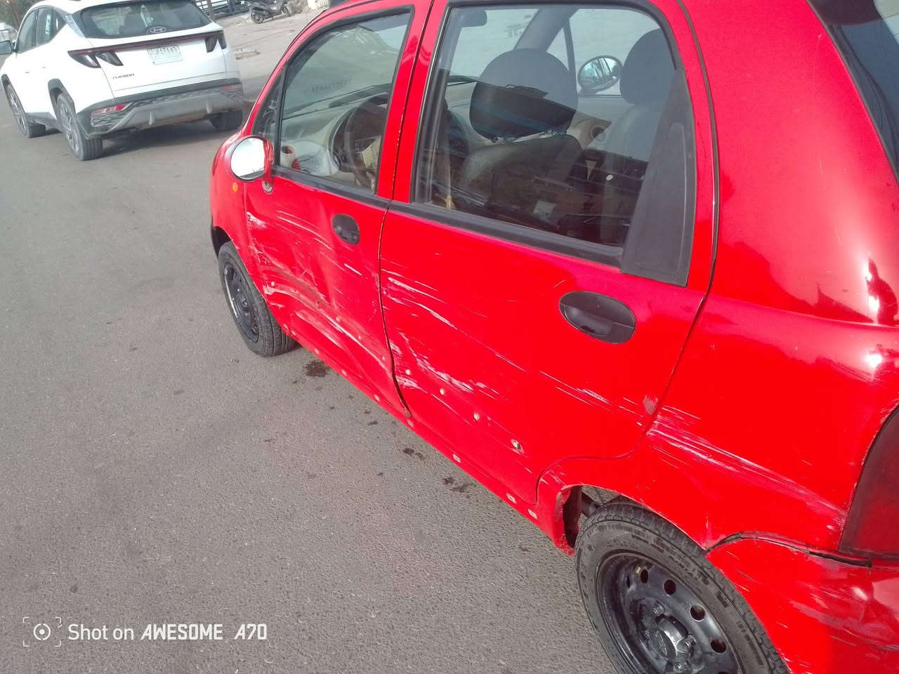 للبيع موديل ١٢ سياره نضيفه بس بيه ضربه باب سايق ولخلفي تبريد ثلج سعر ٢٤ بغداد تحويل ثاني يوم رقم بغداد هزه جديده ***********
