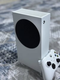 تحيه طيبه للجميع متوفر XBOX SERIES S للبيع  جهاز نضيف 95‎%‎  الجهاز نض...