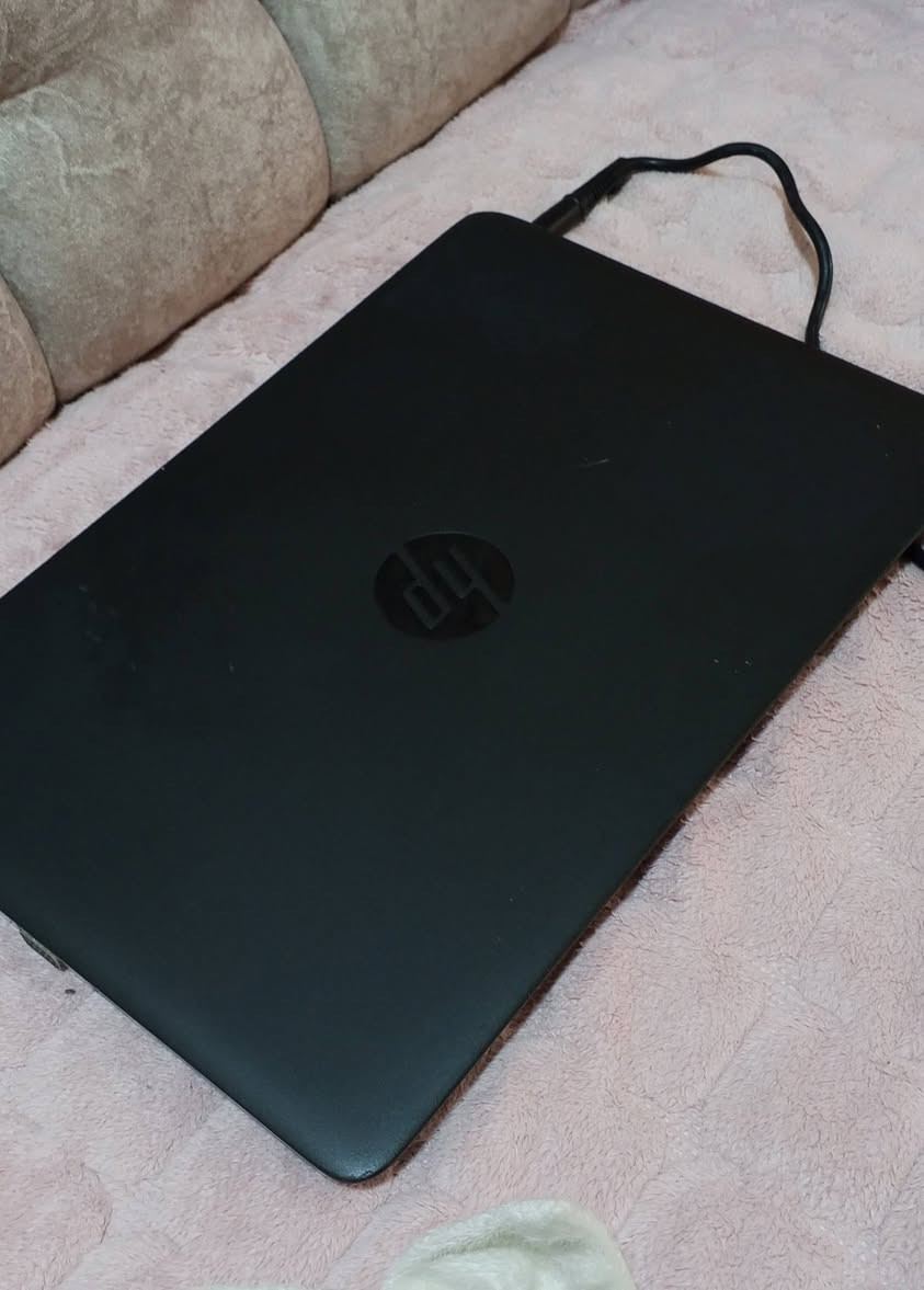 سعر منافس ✨💥
💻🔥 لابتوب HP EliteBook 820 G2 للبيع 🔥💻

✅ المعالج: Core i5-5300U
✅ الرام: 4GB
✅ التخزين: SSD 240GB (إقلاع وتشغيل سريع جداً)
✅ كرت الشاشة: Intel HD 5500
✅ الذاكرة: 256GB
✅ مناسب للدراسة، الأوفيس، التصفح، والبرامج اليومية

📌 الجهاز نظيف وجاهز للاستخدام
⚡ سرعة ممتازة بفضل الـ SSD

🔋 🔴 ملاحظة: البطارية لا تعمل، والجهاز يشتغل مباشرة على الشاحن.

السعر : 130الف وقابل للتفاوض

📩 للاستفسار أو السعر راسلني خاص
او واتساب ***********

يوجد توصيل لكل المحافظات 

#HP #EliteBook #Laptop #Core_i5 #SSD #لابتوب_للبيع #كمبيوتر #HP_EliteBook #بيع_وشراء
