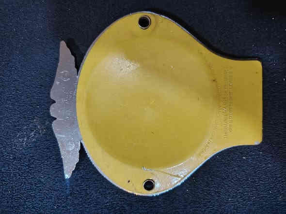 السلام عليكم تاج A ختم سعر 35 
باج اصلي هو جنطه مالته اصلي ختم سعره 25 الف
علامه الاوله اصليه مو مال سنك سعره 10
كبات 5 برغي يرهم عل كل سيارت سعره 25 اريل سيبايه سعره 10 الف
مكاني بغداد الشعب رقمي ***********
