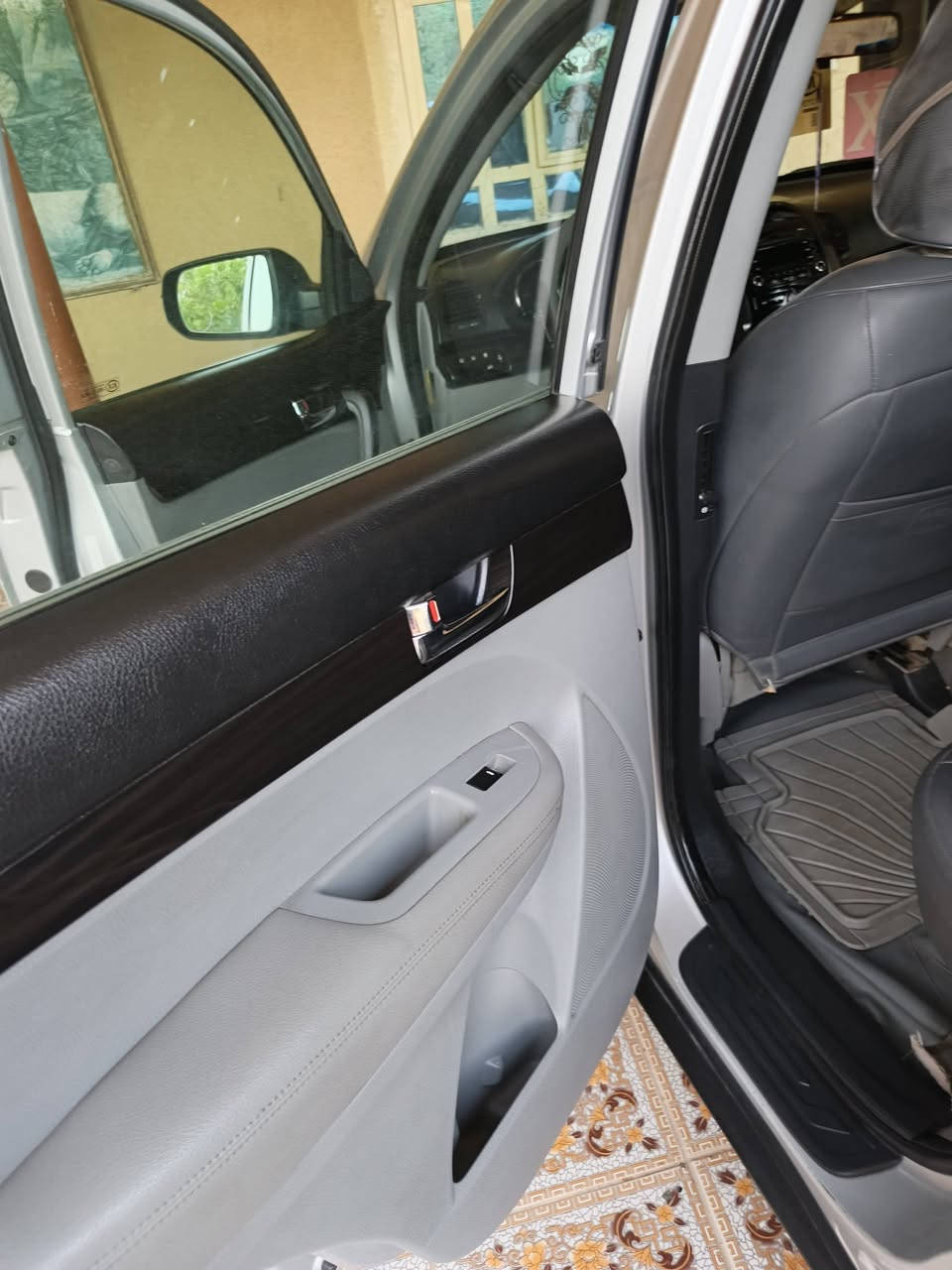 سورنتو أمريكي 6سلندر  محرك وكير مكفولات تبريد ثلج❄ موديل 12تخم تاير باتري جديد تحكم جهتين مانع انزلاق وانحدار سبعة راكب للاتصال ***********
