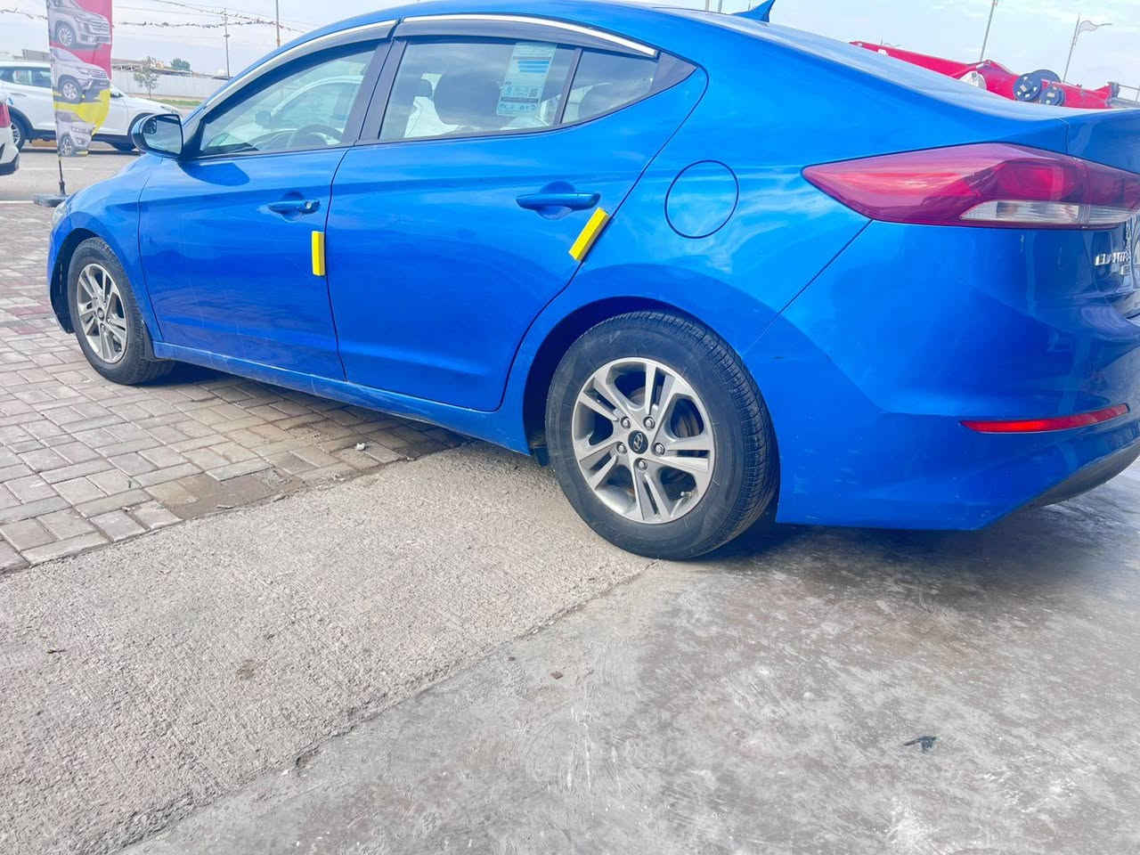 النترا ٢٠١٨ لون بحري مميز مكينه ٢٠٠٠ دوش رقم واسط جديد السياره نضيفه وجاهزه بيها اربع قطع رش بدون داخل شرط لا لغد ولا شاصي بيع مستعجل السعر 109 محتاج فلوس ومنزل سعرها مكان السياره صويره واسط رقمي ***********
