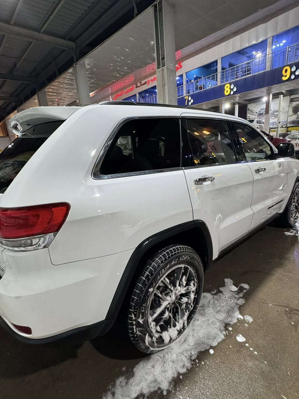 كراند شيروكي 2018 بصره
مواصفات لمتدد 

حادث جاملغ وبنيد وبيها كلير من امريكا

السعر 180 وبيها مجال 

***********
