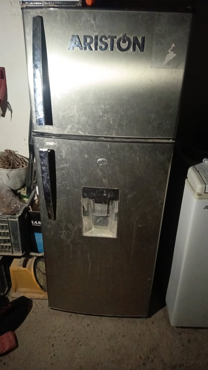 ثلاجه متوسطه الحجم للبيع ماطورها محروك...
وغساله اوتماتيك نضيفه جدا السعر   110ثنينهن


**إذا كنت صاحب هذا الإعلان وتريد حذفه لأي سبب، رجاءا أرسل رسالة إلى الدعم الفني**