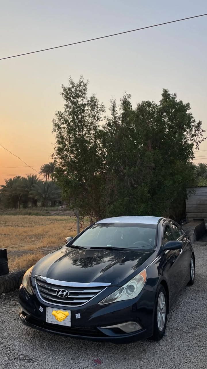 سلام عليكم سوناتا للبيع  2014 وارد امريكي ضربه خلفيه ٠ تخم تاير جديد حداديه كامل سعر 115 وبيهه مجال للاتصال ***********
