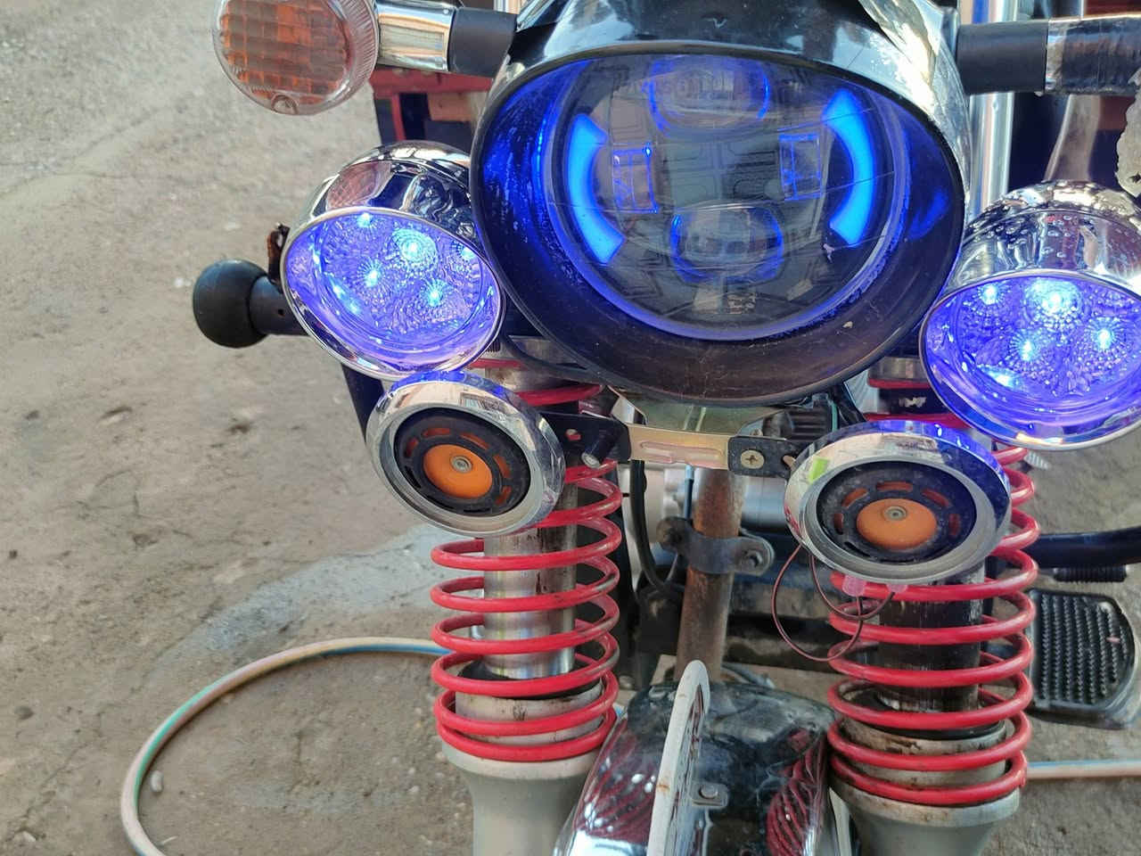 سلام عليكم..للبيع موديل ٢٠٢٢منفيس اصلي وبشرط الفحص محرك مامفتوح وجاهزة شراي تعال خاص  وادلل والموشراي خل يعبر المنشور ***********
