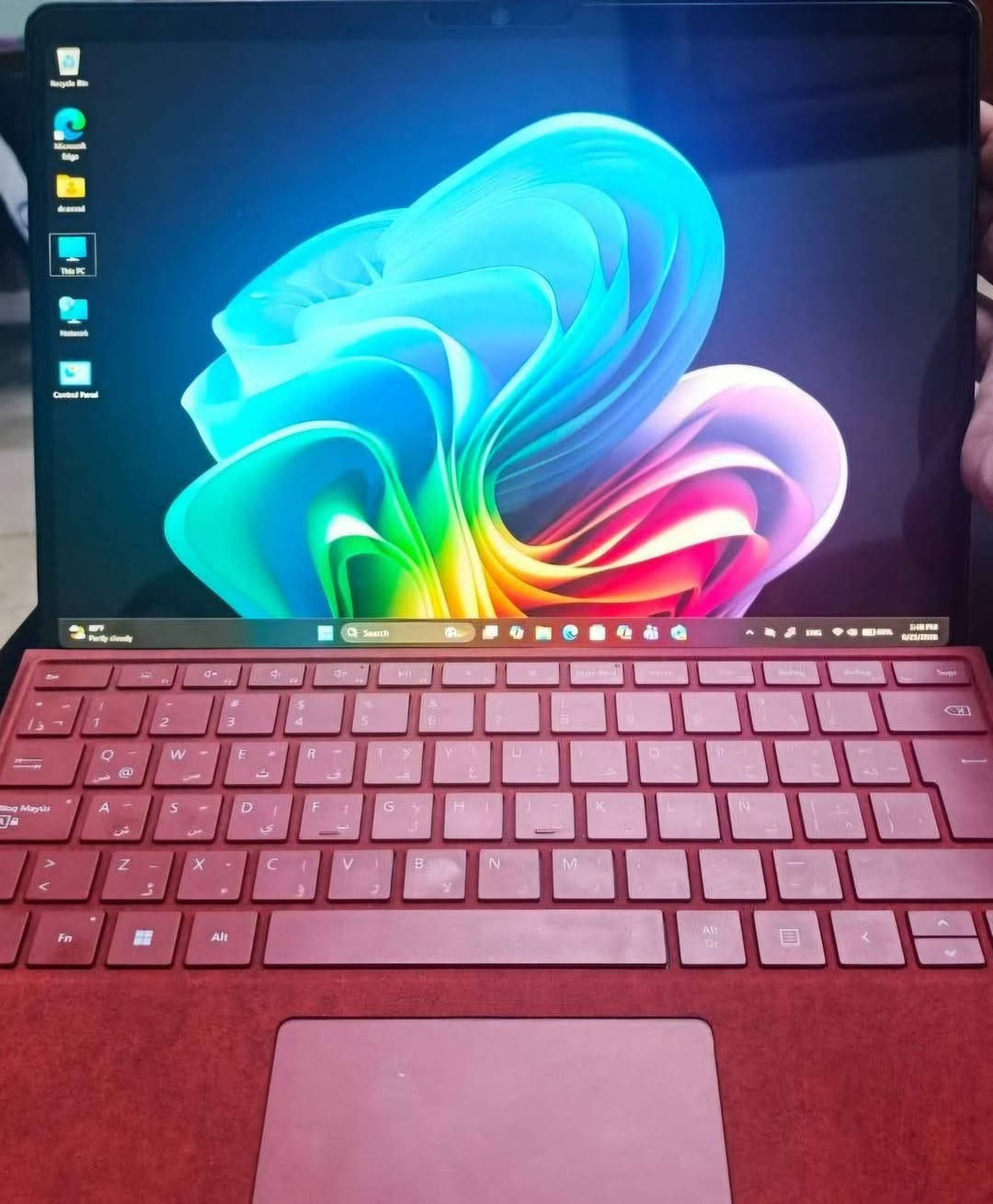 للبيع جهاز Microsoft Surface Pro 11 
بحالة ممتازة جداً ✨ شبه جديد
استخدام قليل جداً — فقط 25 دورة شحن 🔋
💻 المواصفات:
• الشاشة: 13 إنش PixelSense
• المعالج: Snapdragon X Plus بسرعة 3.4GHz ⚡
• الرام: 16GB RAM
• التخزين: 512GB SSD
• نظام تشغيل Windows 11
• أداء قوي، خفيف جداً، وبطارية ممتازة
🎁 يأتي مع:
✅ الكيبورد الأصلي Surface Keyboard
✅ القلم الأصلي Surface Pen
#  الجهاز بدون بوكس 

السعر : 1،500،000

https://t.me/epic_store2 بغداد, العراق


**إذا كنت صاحب هذا الإعلان وتريد حذفه لأي سبب، رجاءا أرسل رسالة إلى الدعم الفني**