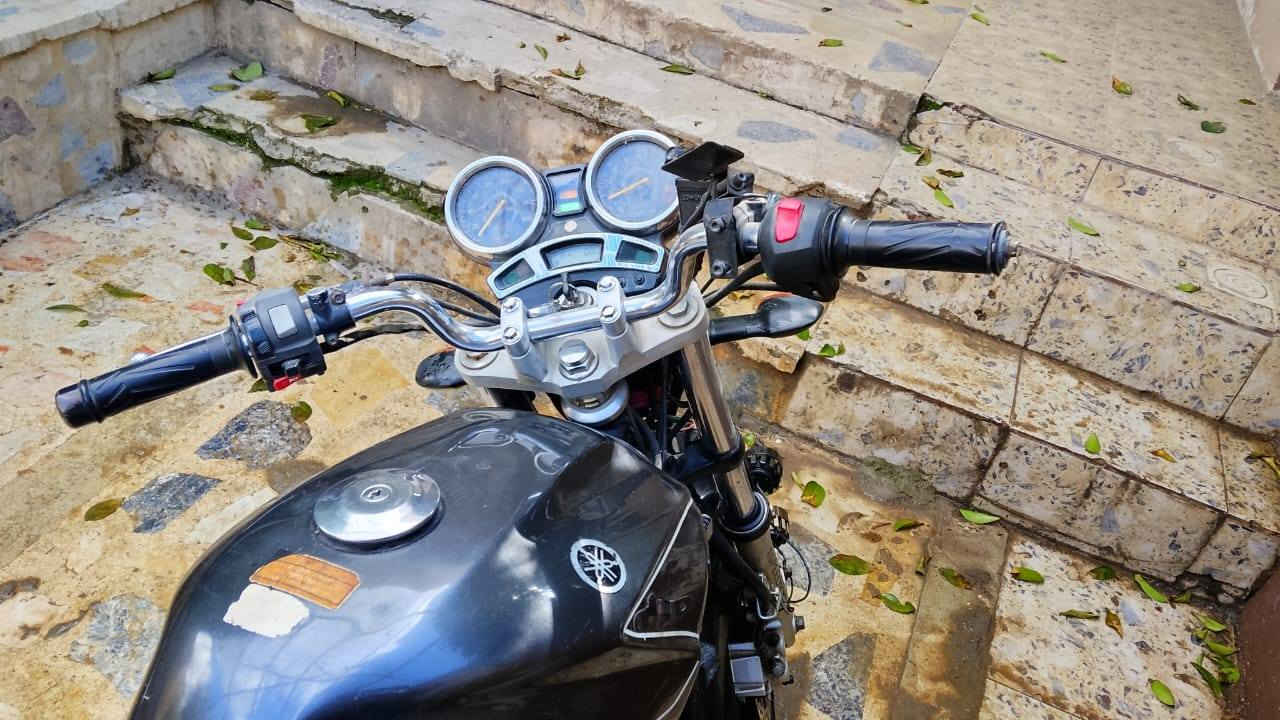 ماطور ياماها ياباني
حجم المحرك 250
مكينه شرط مامفتوحه 
مابي رقم 
السعر مليون و200
وبي مجال بسيط 
رقم ***********
علي العجيلي
