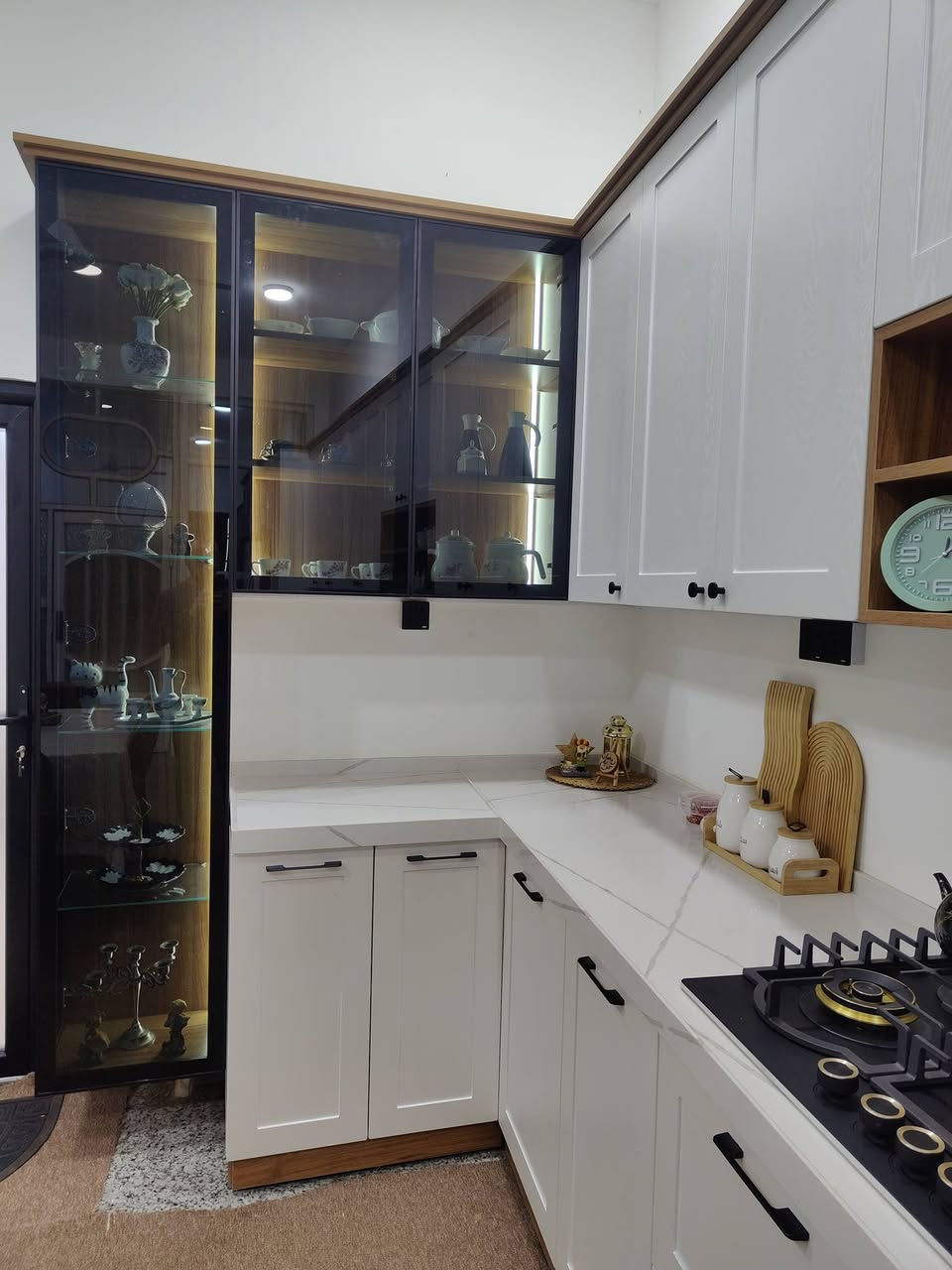 نجارة حسين عجام 
لعمل المطابخ التركية الحديثة 
احدث الموديلات والتصاميم 
مطبخ تركي الهيكل mdf 
الابواب hdf 
السطح بورسلين 

للاستفسار *********** أو *********** 
 حسين عجام النجار
