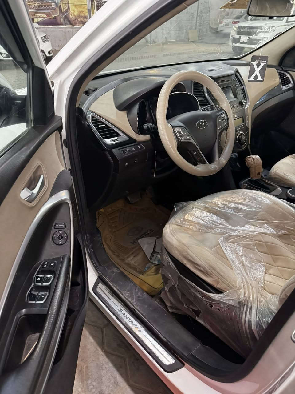 السلام عليكم 
سنتافي موديل 2015 فول موصفات كفاله فقط بيه بارد مكانات بسيطه رقم بغداد محرك 6 سلندر 
السعر 165 بيه مجال للشراي مكاني نجف ***********
