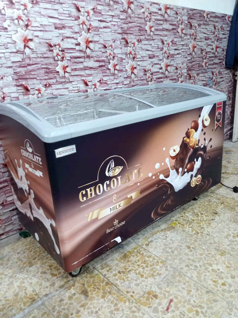 عارضة بطحية شغالة متر ونص تبريد خير من الله العنوان بغداد السعر 350 وبيهة مجال ***********
