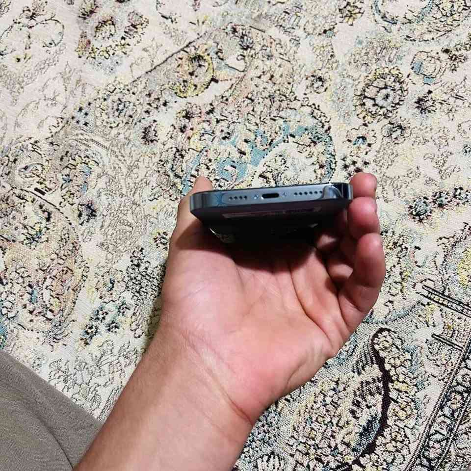 السلام عليكم 
أيفون 13 برو ماكس 256ذ
نضيف جداً الجهاز 
فقط مبدل شاشة احسن نوعية 
التفاصيل داخل الصور بطارية 82
السعر 475 للاستفسار ***********
